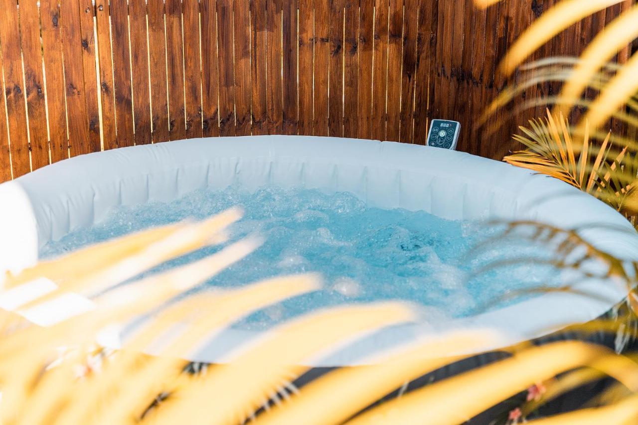 Charmant Chalet Avec Jacuzzi, L'Ile O Vert Saint-Philippe Zewnętrze zdjęcie