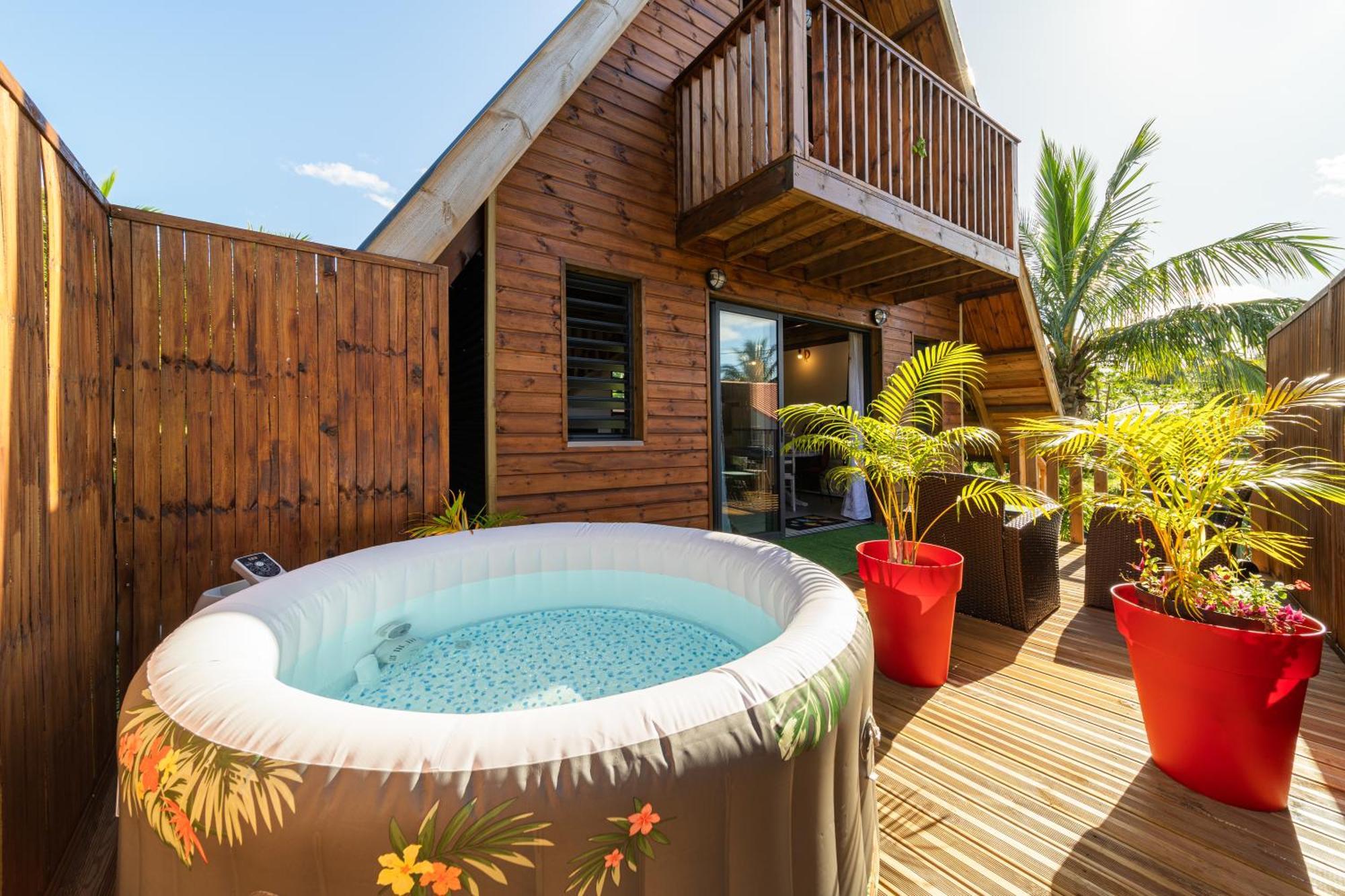 Charmant Chalet Avec Jacuzzi, L'Ile O Vert Saint-Philippe Zewnętrze zdjęcie